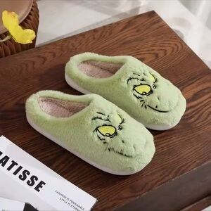Cozy Green Grinch Slippers • Plush Furry Indoor Winter House Shoes